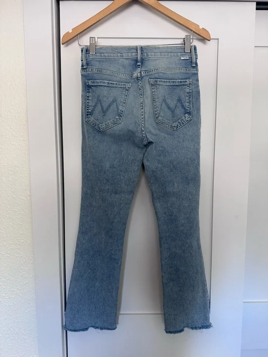 MOTHER The Insider Crop Step Chew in Drinking By The Pool - Picture 5 of 7